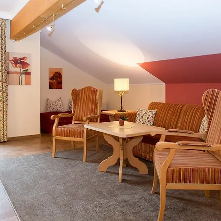 Bachmann Apartment *