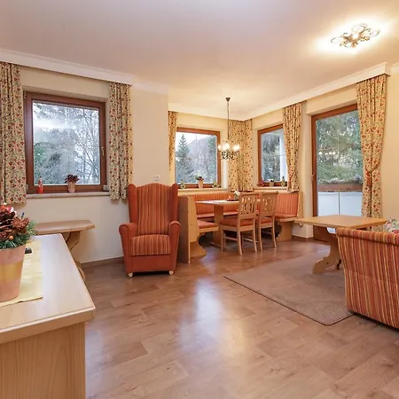 Bachmann Apartment *